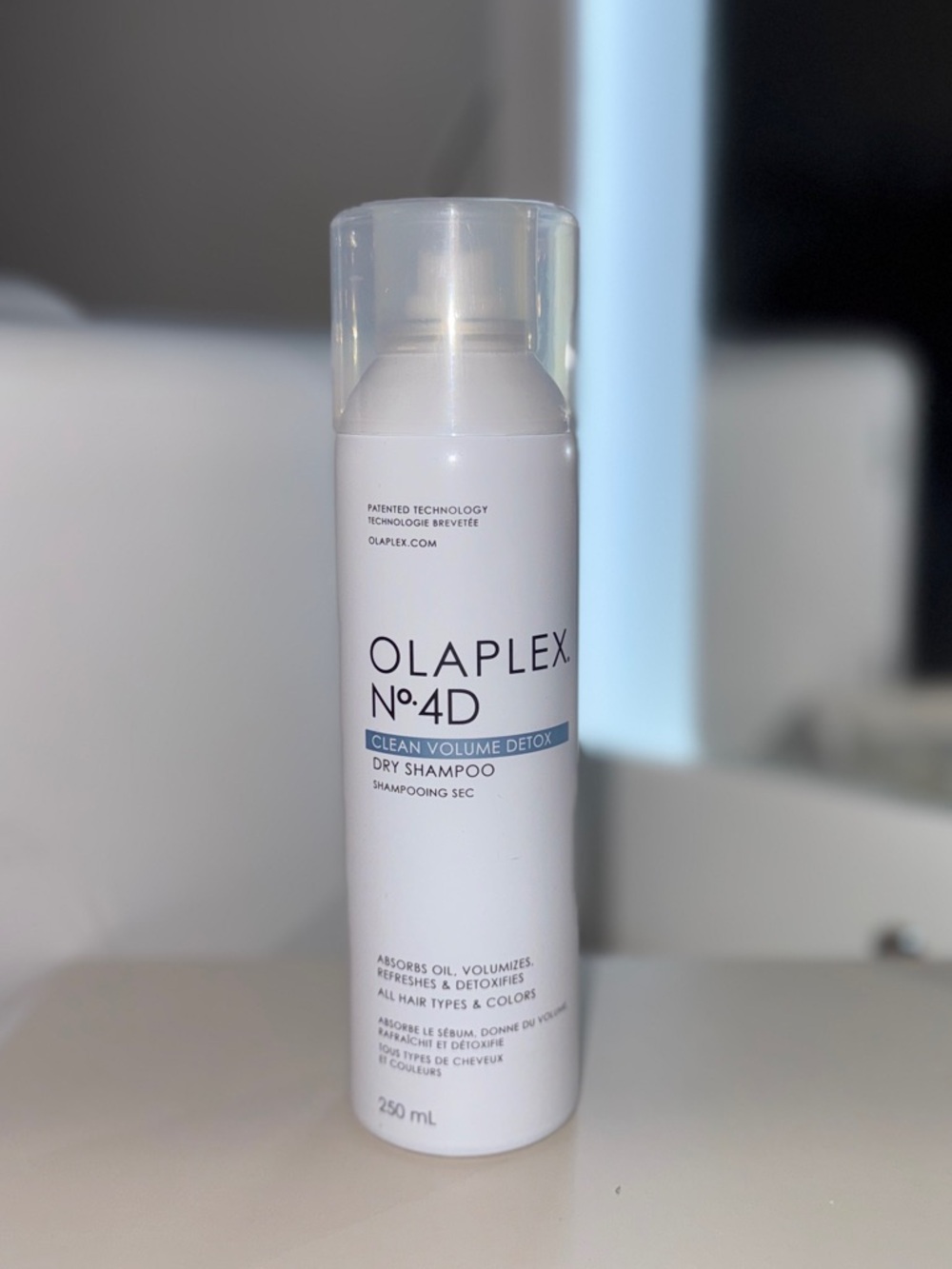 OLAPLEX No.4D Dry Shampoo – White Bottle